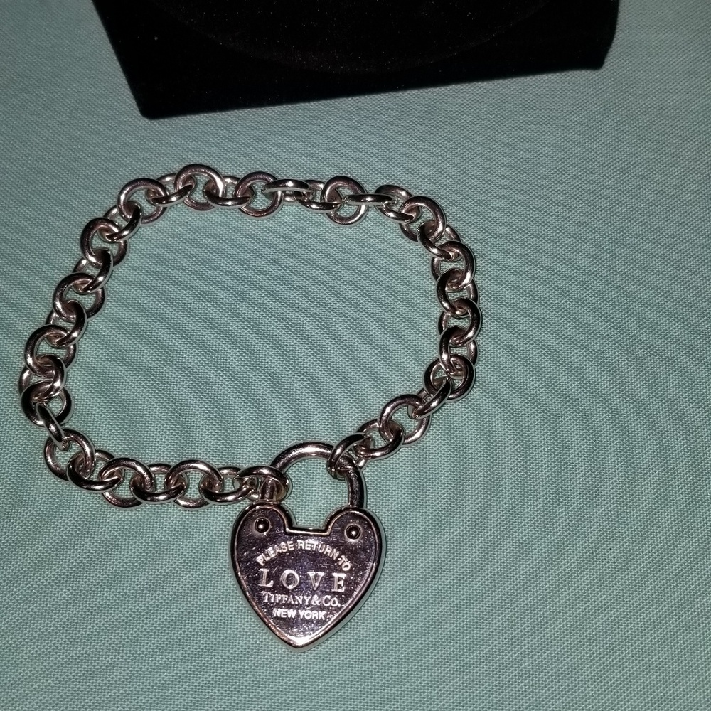 Tiffany &Co SILVER Love Lock Bracelet